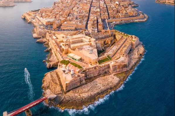 อันดับที่ 10 ประเทศ Malta มีพื้นที่ 316 ตารางกิโลเมตร